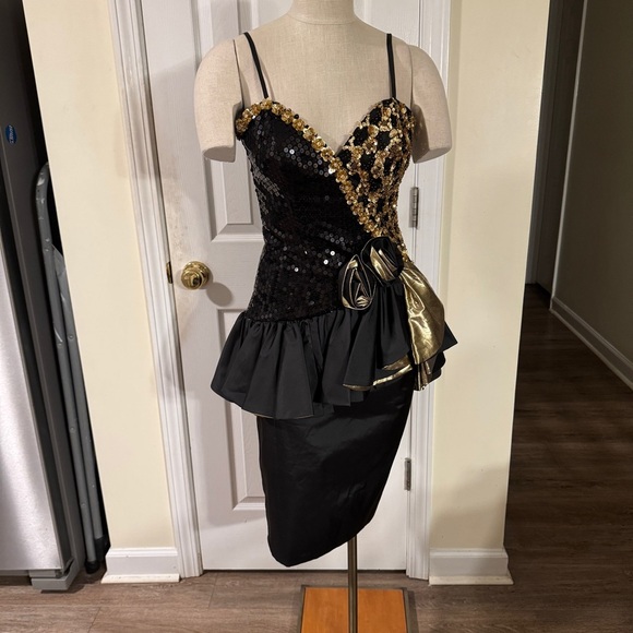 Vintage Alyce Designs Black & Gold Sequin Cocktail Dress | Size 6 (Fits Like 4) - Picture 1 of 11